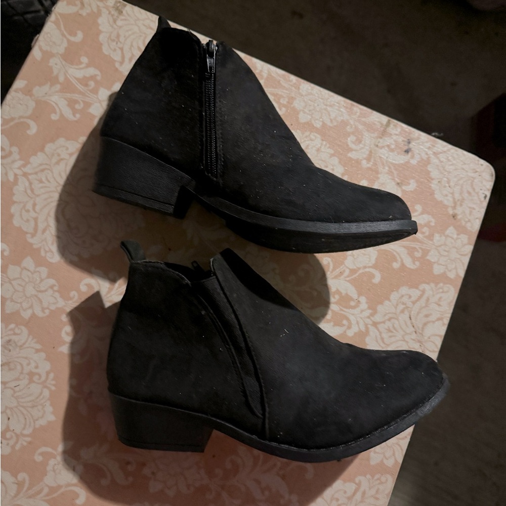 Chelsea Boots NWOT sz 9 side zip black ankle boots